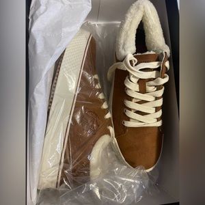 Tommy Hilfiger Saveri lace-up feat. a soft faux fur collar.